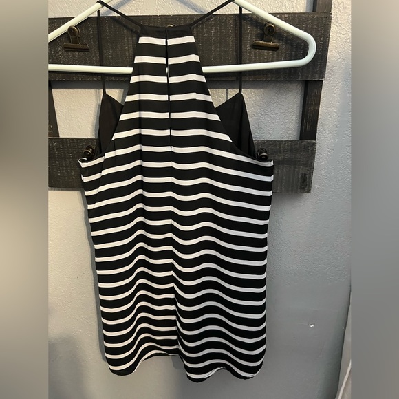 Express Reversible Tank Top - Picture 3 of 3